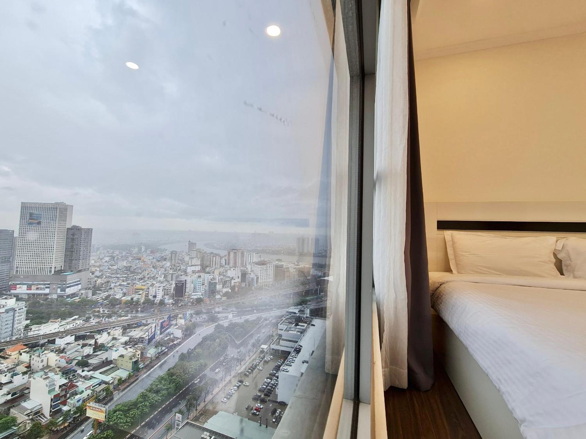 2 Bed At Landmark Plus - Vinhomes Apartment